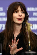 anne-hathaway-at-she-came-to-me-press-conference-at-73rd-berlinale-international-film-festival-02-16-2023-6.jpg
