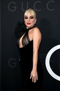 Lady+Gaga+House+Gucci+New+York+Premiere+qitAxFVn6t3x.jpg