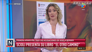 Carolina.Losada.Pantalon.Ajustado.Camisa.Abierta.AN.1080P-Colitaz.110.jpeg