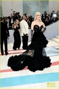 jessica-chastain-channel-karl-lagerfeld-met-gala-pics-18.jpg