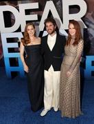 Amy+Adams+Dear+Evan+Hansen+Los+Angeles+Premiere+GK1cmUerLyBx.jpg
