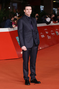 Richard+Madden+Eternals+Red+Carpet+16th+Rome+RRjbuf7i776x.jpg