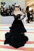 jessica-chastain-channel-karl-lagerfeld-met-gala-pics-05.jpg