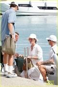 katy-perry-orlando-bloom-boat-ride-friends-in-south-of-france-11.jpg