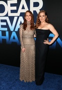 Amy+Adams+Dear+Evan+Hansen+Los+Angeles+Premiere+fiJdqOuWd2dx.jpg