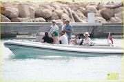 katy-perry-orlando-bloom-boat-ride-friends-in-south-of-france-19.jpg