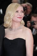 kirsten-dunst-at-killers-of-the-flower-moon-premiere-at-76th-annual-cannes-film-festival-05-20-2023-2.jpg