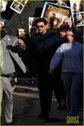 orlando-bloom-jkl-arrival-carnival-row-ending-07.jpg