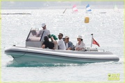 katy-perry-orlando-bloom-boat-ride-friends-in-south-of-france-16.jpg