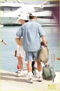 katy-perry-orlando-bloom-boat-ride-friends-in-south-of-france-62.jpg