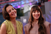 Dakota+Johnson+Lost+Daughter+UK+Premiere+65th+zkRtqyhZrkrx.jpg