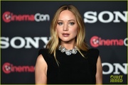 jennifer-lawrence-cinemacon-movie-details-05.jpg