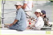 katy-perry-orlando-bloom-boat-ride-friends-in-south-of-france-06.jpg