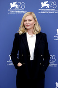 Kirsten+Dunst+Power+Dog+Photocall+78th+Venice+hA6maGRYB7cx.jpg
