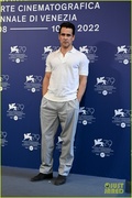 colin-farrell-brendan-gleeson-banshee-premiere-photo-call-venice-45.jpg