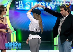 Cinthia.Fernandez.Vueltita.Calza.Gris.Este.Es.El.Show.SD.HQ.60FPS-Colitaz.03.jpeg