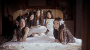 NewJeans (뉴진스) 'ASAP' Official MV.mp4_000137024.png