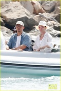 katy-perry-orlando-bloom-boat-ride-friends-in-south-of-france-05.jpg