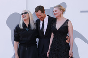 Kirsten+Dunst+Power+Dog+Red+Carpet+78th+Venice+IjzjXI5XR1Ox.jpg