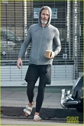 chris-pine-scruffy-picking-up-coffee-12.jpg