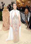 Emily+Blunt+2021+Met+Gala+Celebrating+America+yhM4KXKPhnFx.jpg