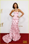 zendaya-sag-awards-red-carpet-03.jpg