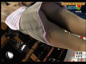 Nazarena.Velez.2x.Vueltitas.Pollerita.y.Marcando.Pezones.Intrusos.SD.HQ.60FPS-Colitaz.07a116.jpeg