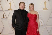 kirsten-dunst-jesse-plemons-couple-up-oscars-2022-03.jpg