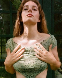 Maya Hawke MEIKFH_t