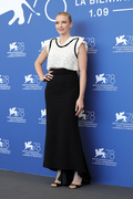 Jodie+Comer+Last+Duel+Photocall+78th+Venice+rJw4t7lU0d-x.jpg