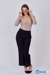 bella-rolland-working-pro-boner-badoinkvr-1.jpg