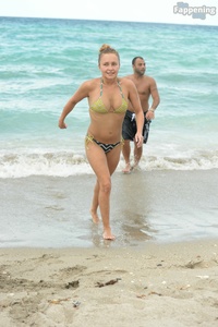 Hayden Panettiere - Page 2 MEPW0A9_t