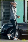 chris-pine-scruffy-picking-up-coffee-03.jpg