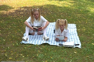 Permanent Link to suz004 13076 suzieanddebbi