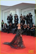 florence-pugh-dwd-premiere-venice-red-carpet-pics-26.jpg