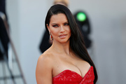 Adriana+Lima+Madres+Paralelas+Red+Carpet+Opening+eEAjDmgoHvJx.jpg