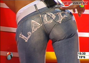 Nazarena.Velez.Jeans.Ajustados.Lady.Vueltita.Intrusos.SD.HQ-ColitazTV.53.jpeg