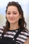 Marion+Cotillard+Bigger+Photocall+74th+Annual+2jUICOCmIuCx.jpg