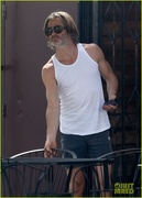 chris-pine-spotted-in-tank-top-and-shorts-10.jpg