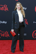 Emma+Stone+Los+Angeles+Premiere+Disney+Cruella+JTeaRQnaFSZx.jpg