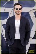 chris-evans-ana-de-armas-ryan-gosling-gray-man-premiere-09.jpg