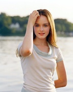 Alexis Bledel MEUB3MG_t