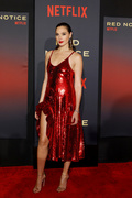 Gal+Gadot+World+Premiere+Netflix+Red+Notice+ty2RgxOEw3gx.jpg