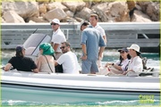 katy-perry-orlando-bloom-boat-ride-friends-in-south-of-france-39.jpg