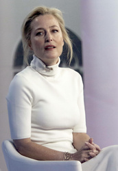 Gillian Anderson - Page 3 MESTH96_t