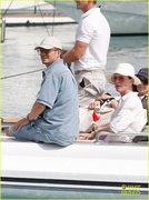 katy-perry-orlando-bloom-boat-ride-friends-in-south-of-france-08.jpg