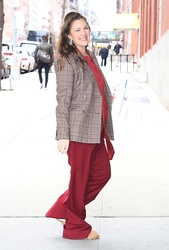 Drew Barrymore - Arriving at her show, The Drew Barrymore Show in New York 03/02/2023