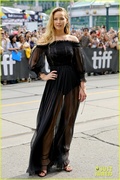 jennifer-lawrence-causeway-tiff-premiere-14.jpg