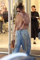 Jennifer Lopez - Out Christmas shopping in Beverly Hills 12/23/2023
