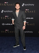 Kit+Harington+Los+Angeles+Premiere+Marvel+k3jpipgG88Kx.jpg